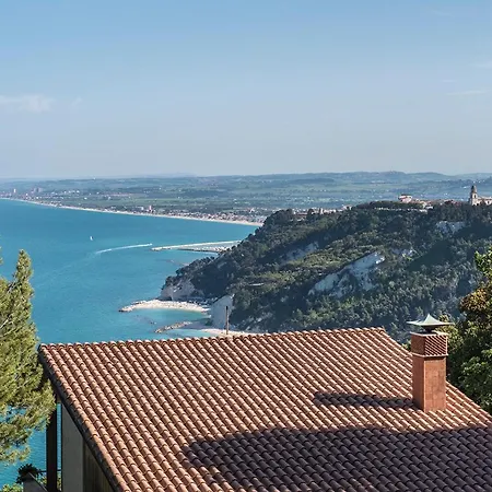 S267 - - Porzione Di Singola Immersa Nel Del Monte Conero *